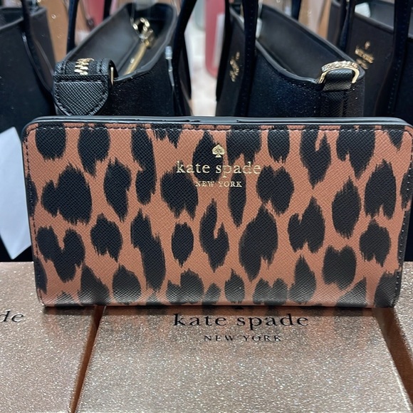 Kate Spade Schuyler Large Slim Bifold Wallet
COLOR:
Multi
NWT - Picture 11 of 16
